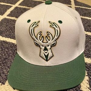 Mitchell & Ness Milwaukee Bucks SnapBack NBA hat